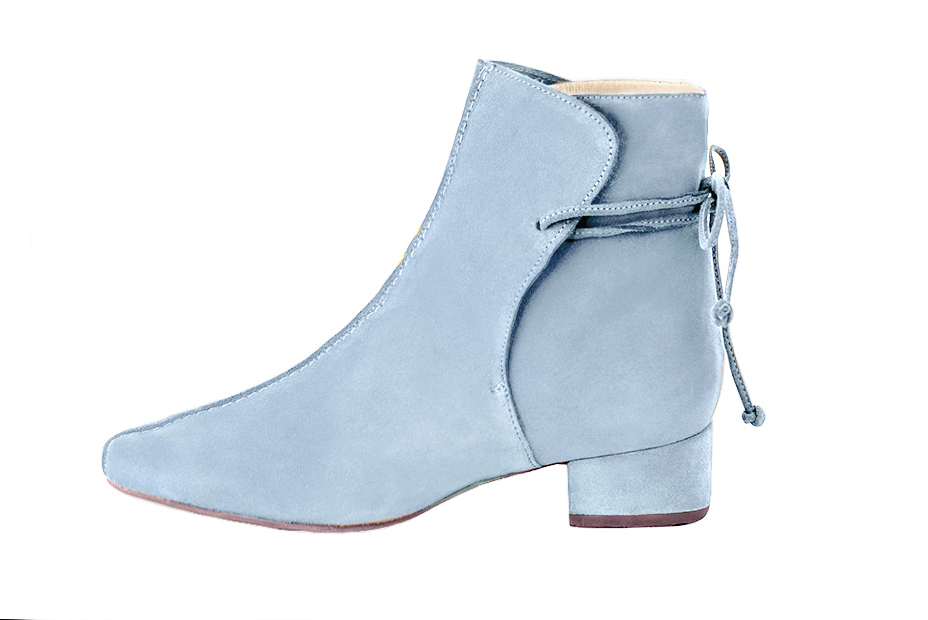 French elegance and refinement for these sky blue dress booties with laces at the back, 
                available in many subtle leather and colour combinations. Customise or not, with your materials and colours.
This charming ankle boot with its back lacing fits snugly around the ankle.
  
                Matching clutches for parties, ceremonies and weddings.   
                You can customize these lace-up ankle boots to perfectly match your tastes or needs, and have a unique model.  
                Choice of leathers, colours, knots and heels. 
                Wide range of materials and shades carefully chosen.  
                Rich collection of flat, low, mid and high heels.  
                Small and large shoe sizes - Florence KOOIJMAN